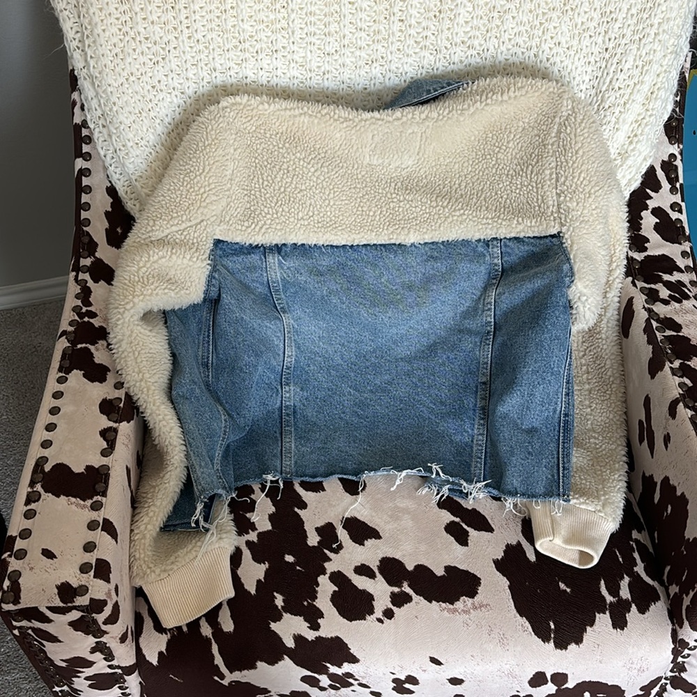 A&F Sherpa denim jacket - Picture 5 of 8